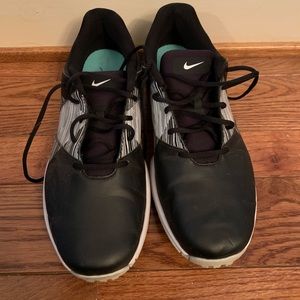 Women’s Nike golf shoe